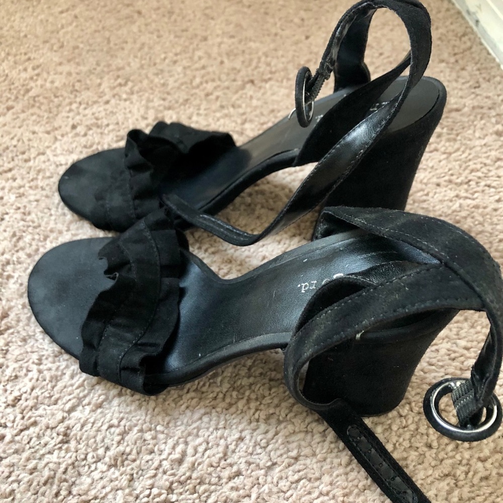 black Indigo open toes heels 👠!